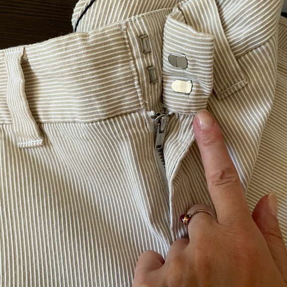 Tommy Hilfiger women’s striped white gray Normcore Bermuda shorts, size 4 spring - Picture 7 of 10